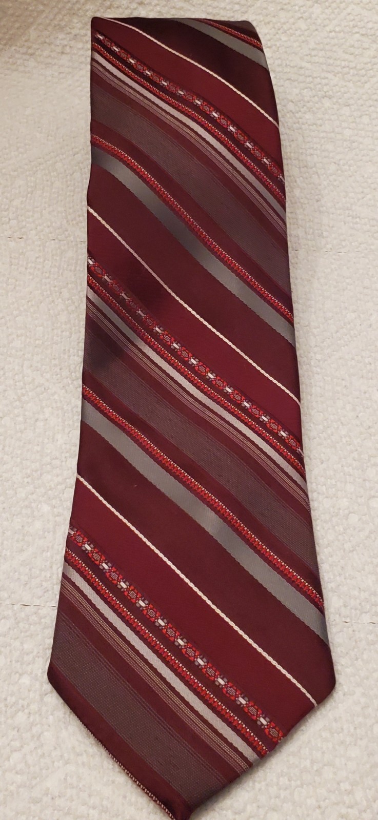 Vintage BDF Men’s Tie Polyester Maroon Stripe Necktie Excellent 3 1/2″ X 53″