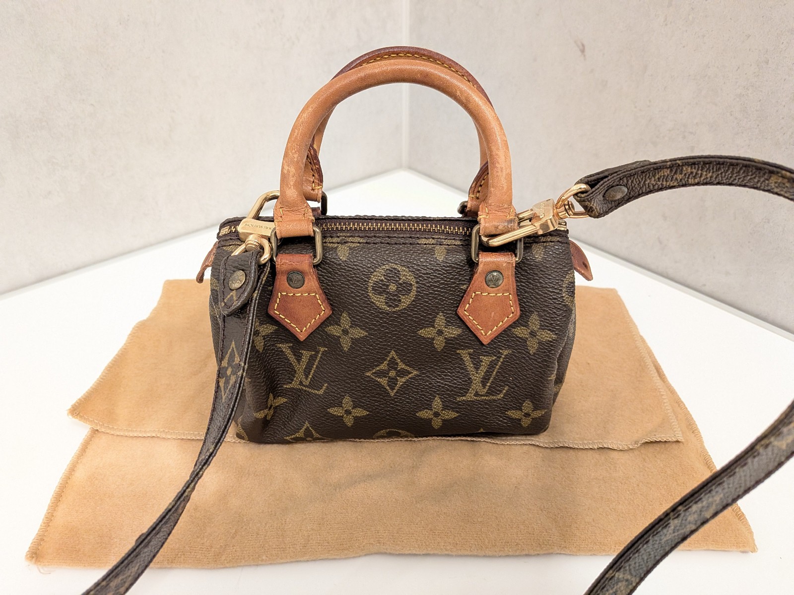Authentic LOUIS VUITTON Mini Speedy TH1902