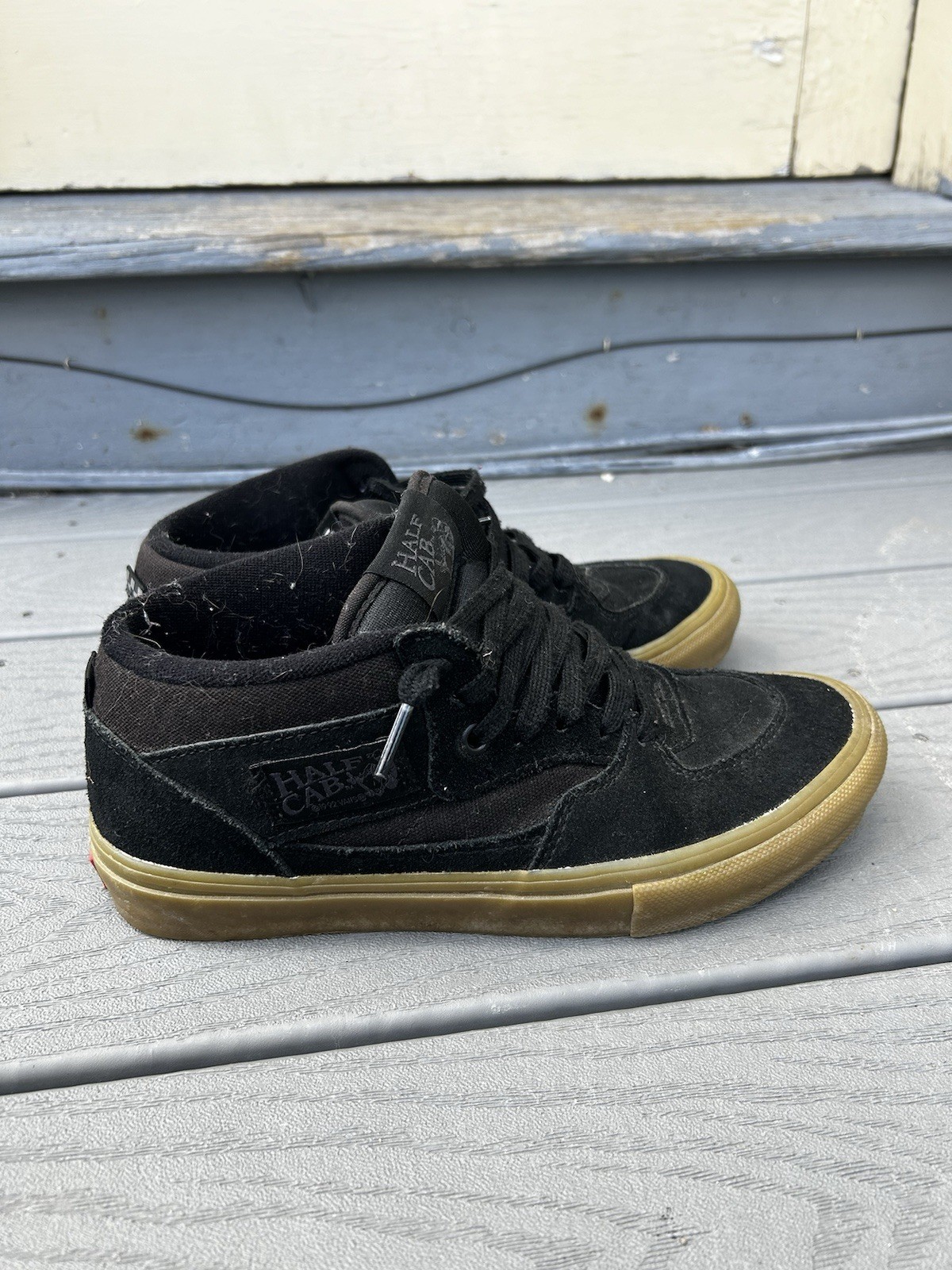 Vans Skate Half Cab Mens 8 Black Gum Suede Mid Top Sneakers VN0A5FCDY28