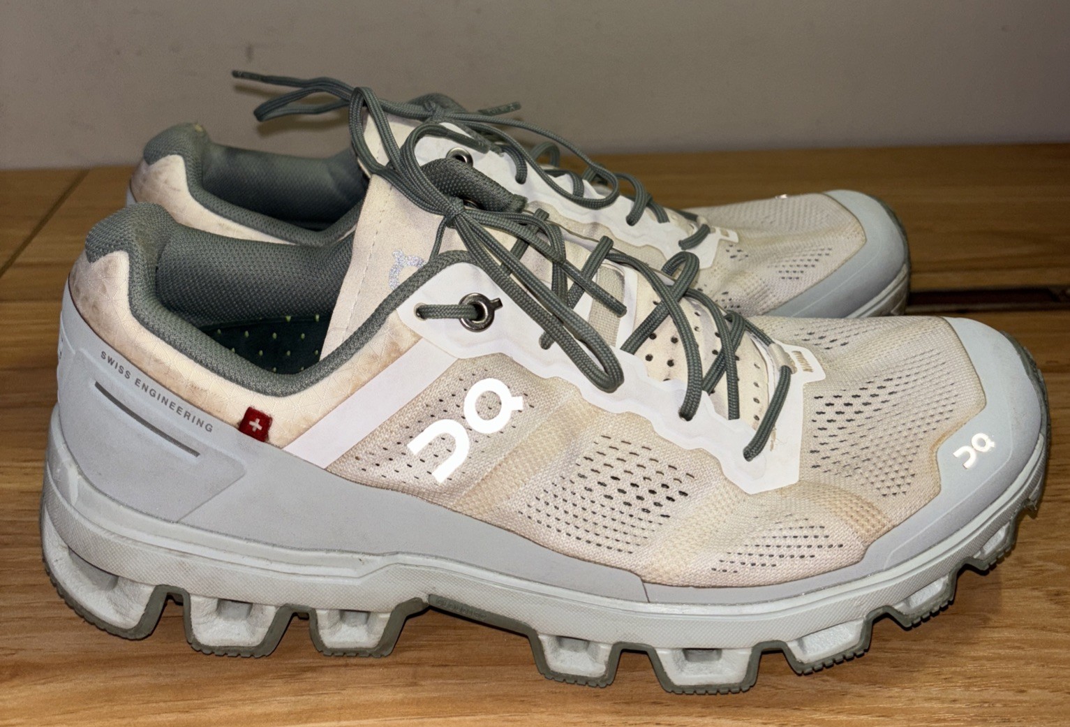 On Cloudventure white/moss women sneakers running/trail shoes 8.5
