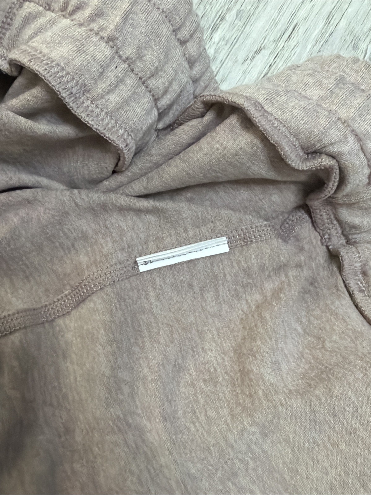 See Pictures VUORI Women’s Performance Jogger Color Ecru Heather Size XL NWOT