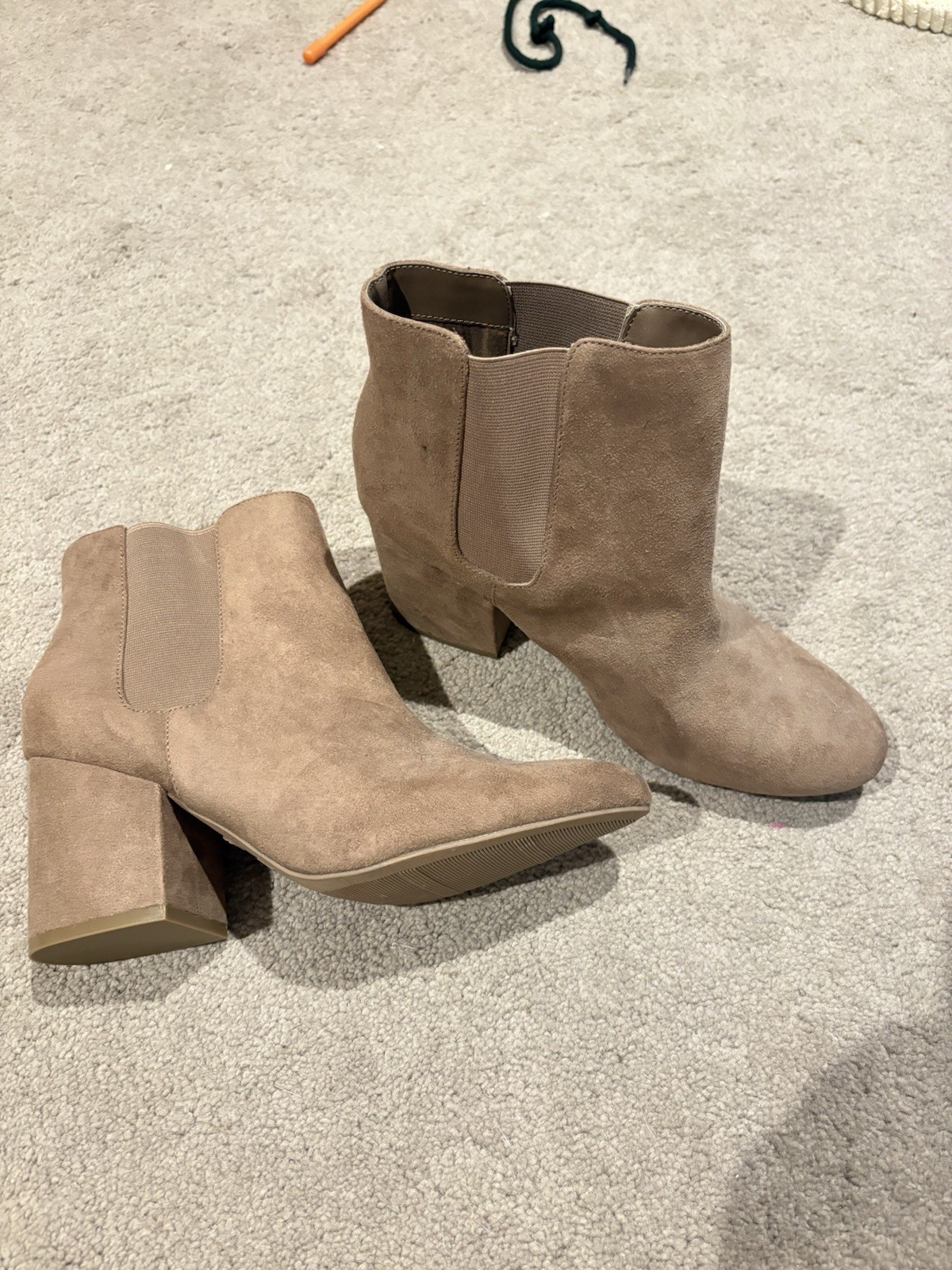 MIA Women’s Beige Suede Chelsea Ankle Boots Pull-On Elastic Gore Round 8.5