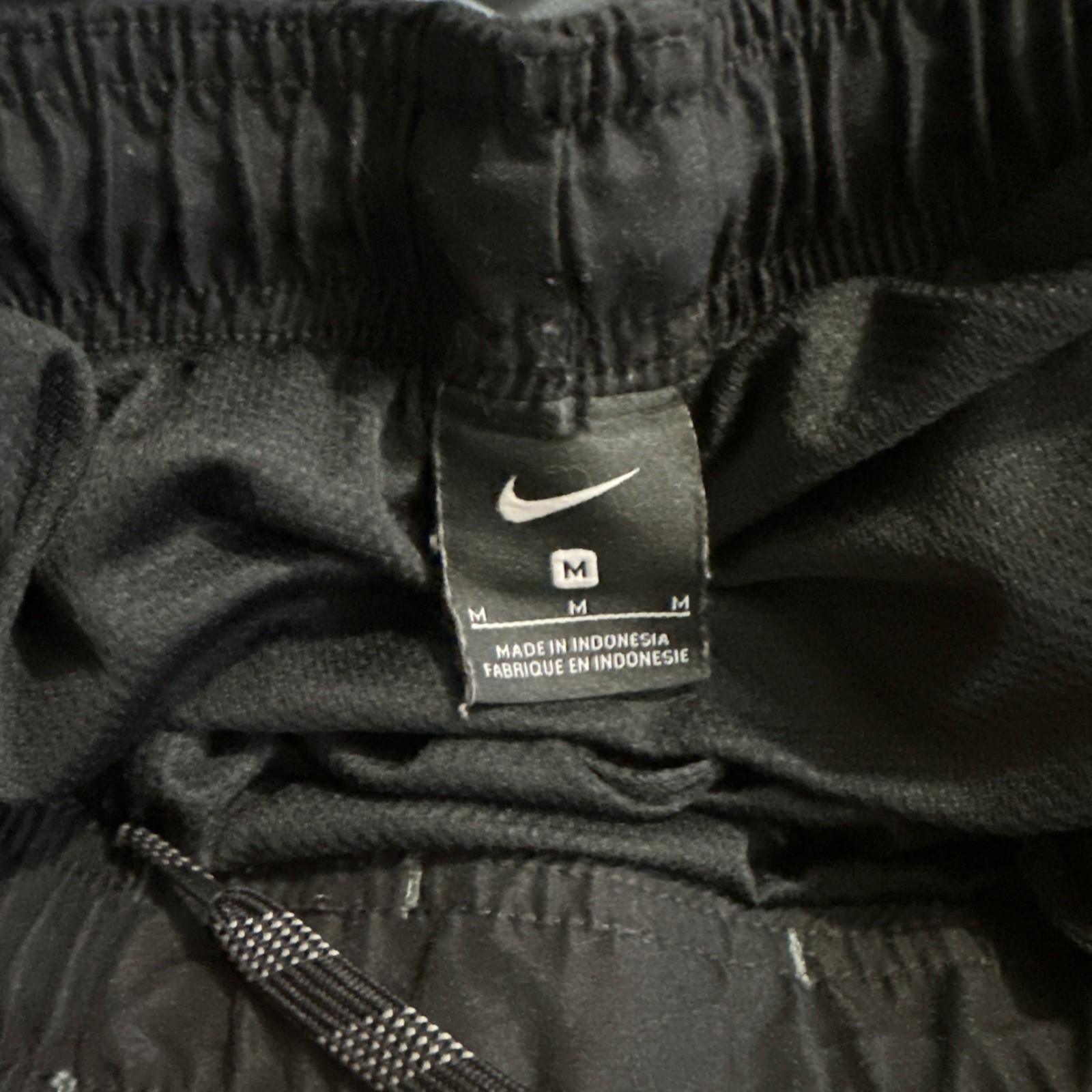 Nike Swim Trunks Men’s M Gray Black Core Contend Volley Mesh Lined Side Pocket