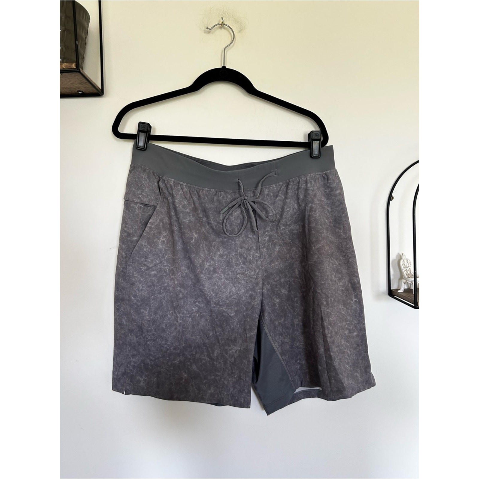 Lululemon Men’s T.H.E. Short Linerless Gravel Gray Athletic Shorts Size XL