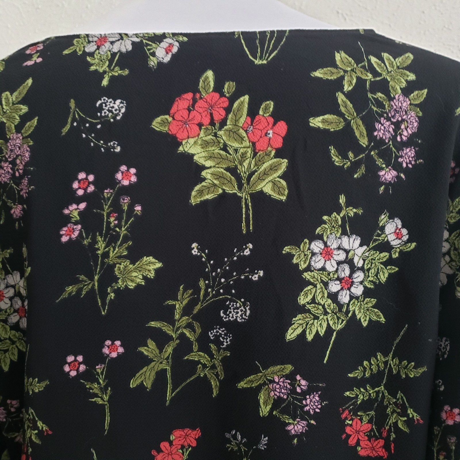 Nordstrom Leith Womens Size Medium Black Floral Blouse Top Long Sleeve Red Green