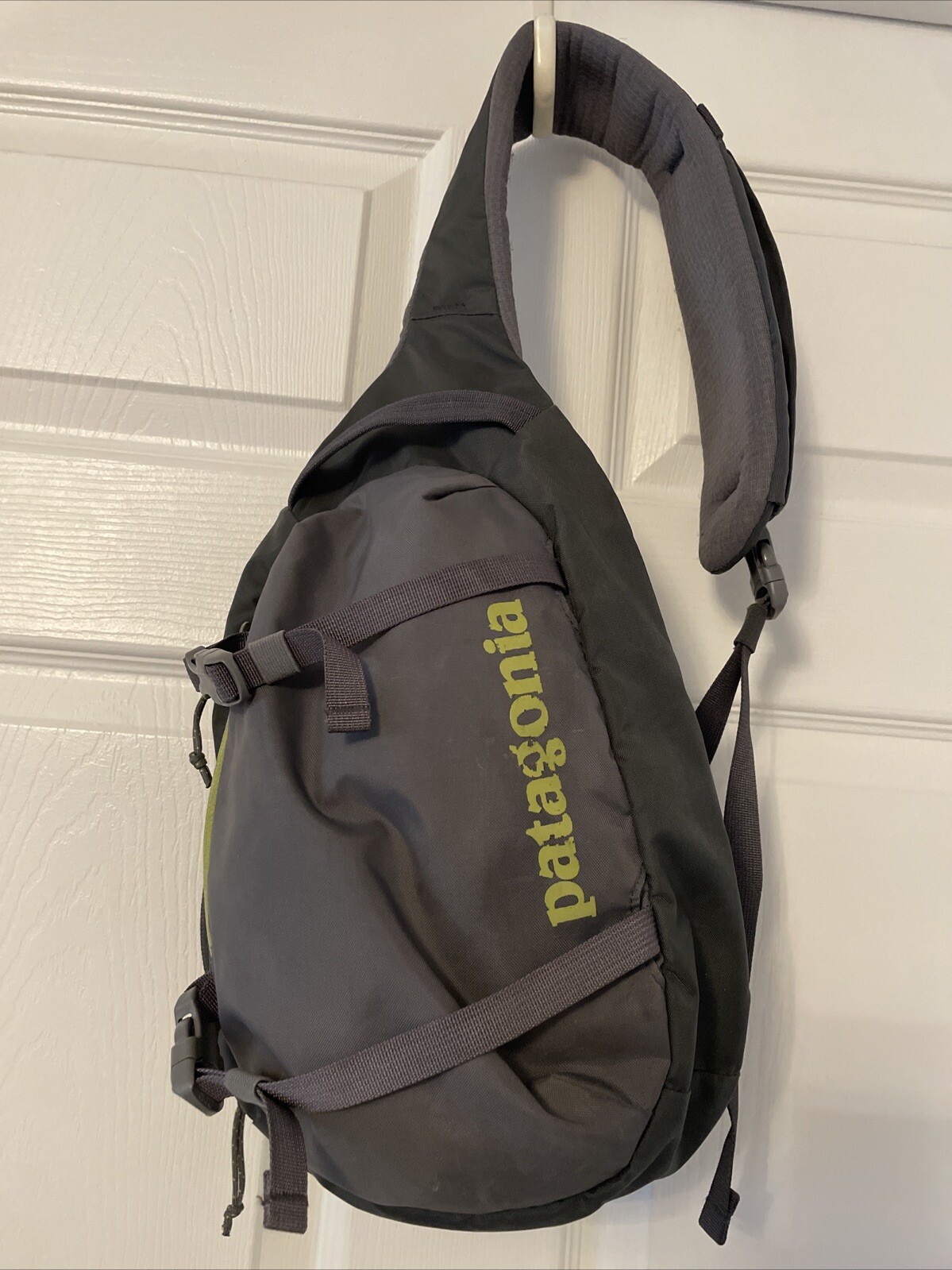 Patagonia 48262 8L Atom Sling Daypack Gray Crossbody