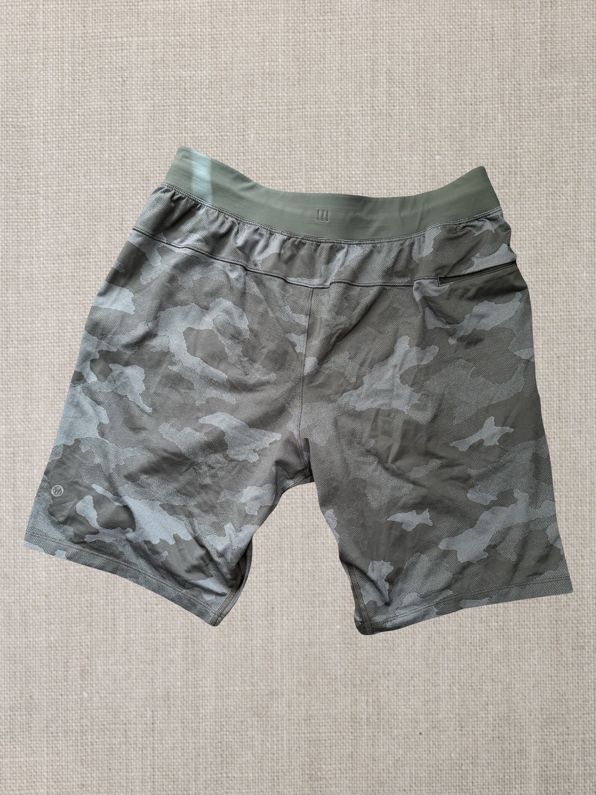 Lululemon Green & gray camouflage shorts hunting golf shorts Fits Like large