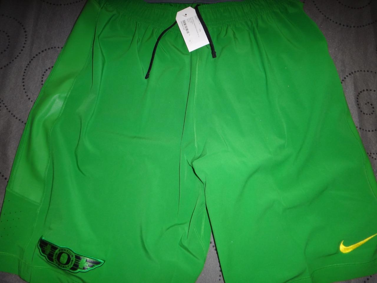 NIKE OREGON DUCKS BASKETBALL-FOOTBALL SHORTS SIZE L MEN NWOT $$$$
