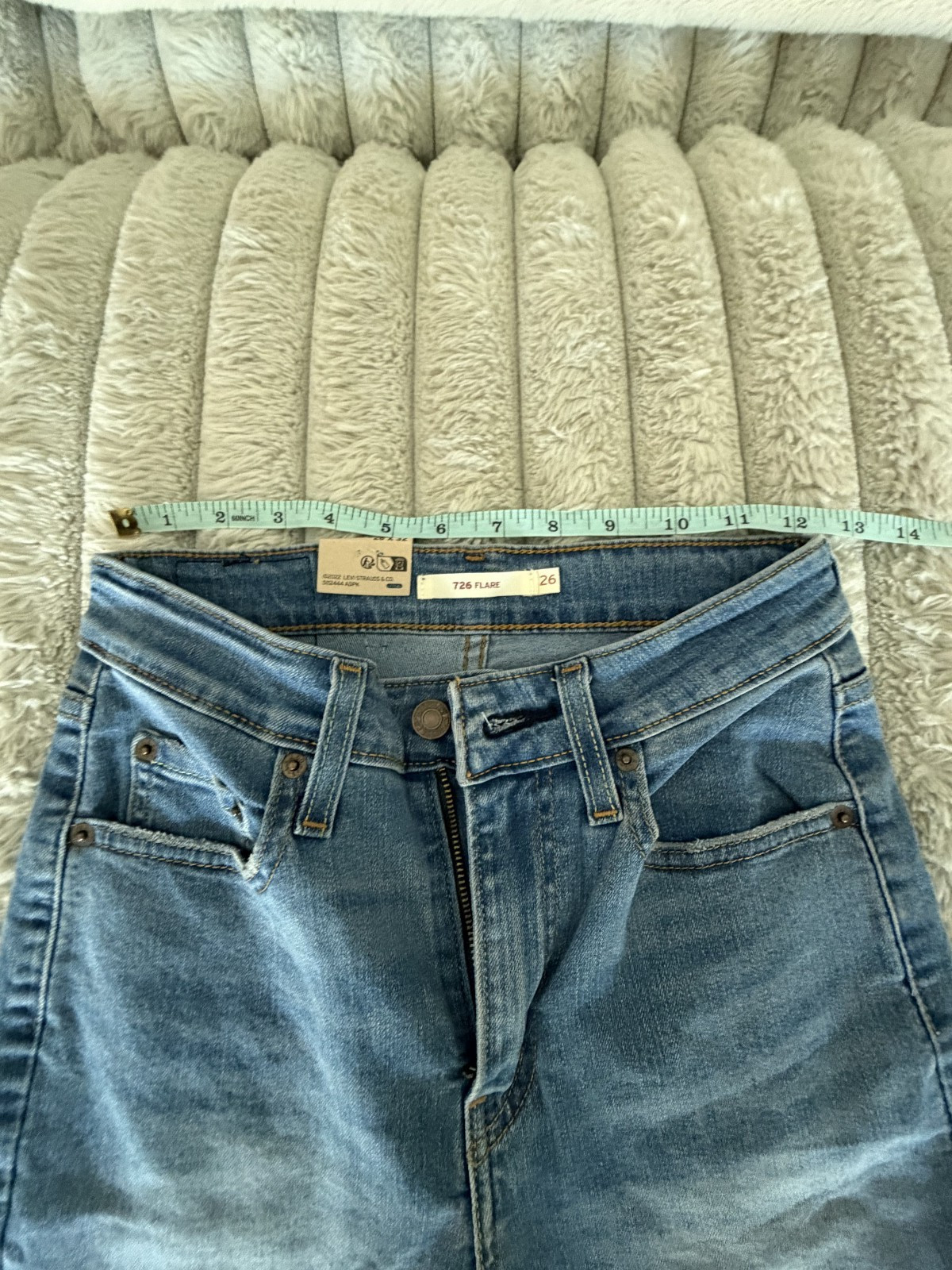 NWT Levi’s 726 High Rise Flare Jeans Women’s Size 26×32 Medium Wash Denim