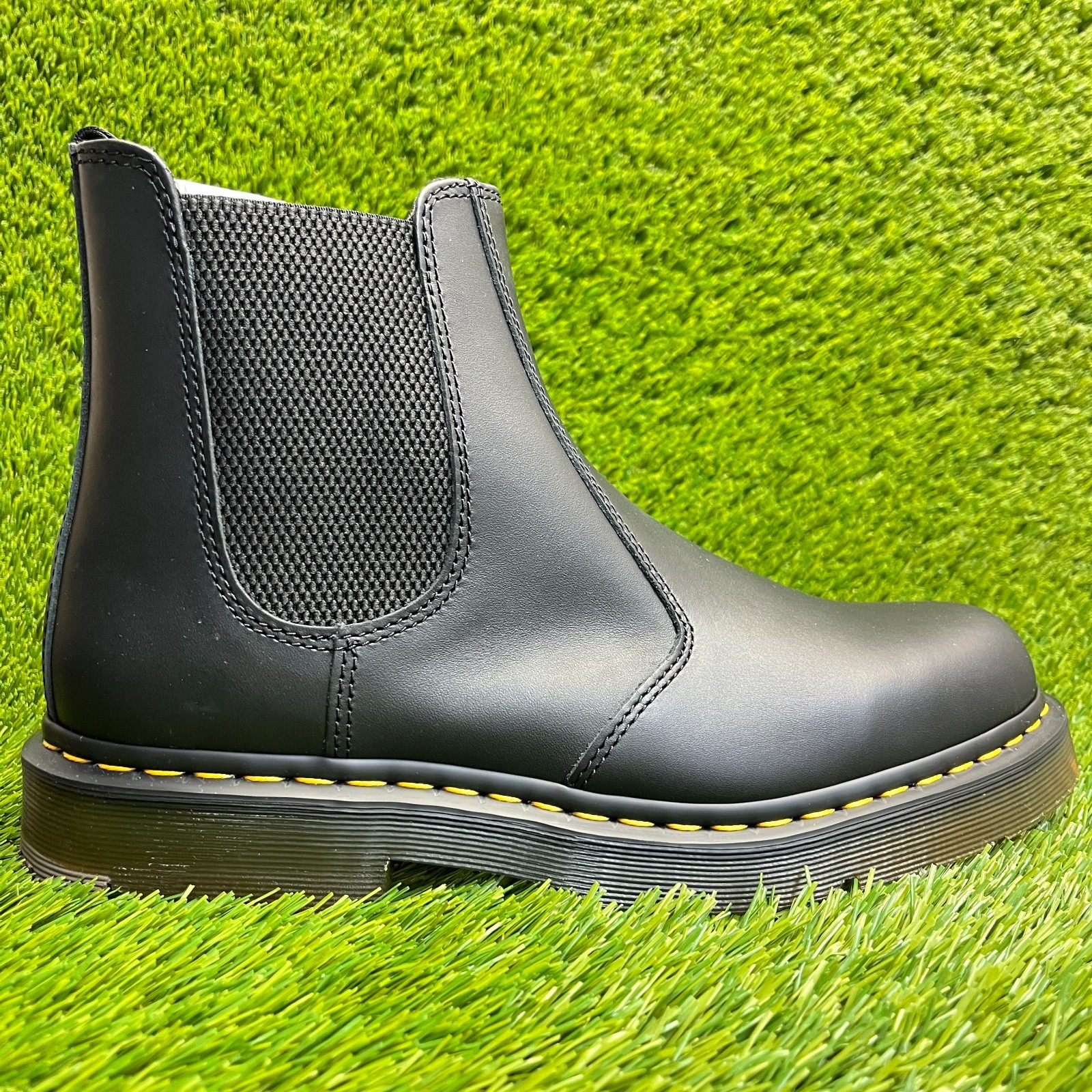 Dr. Martens 2976 SR Mens Size 11 Womens 12 Black Classic Leather Chelsea Boots