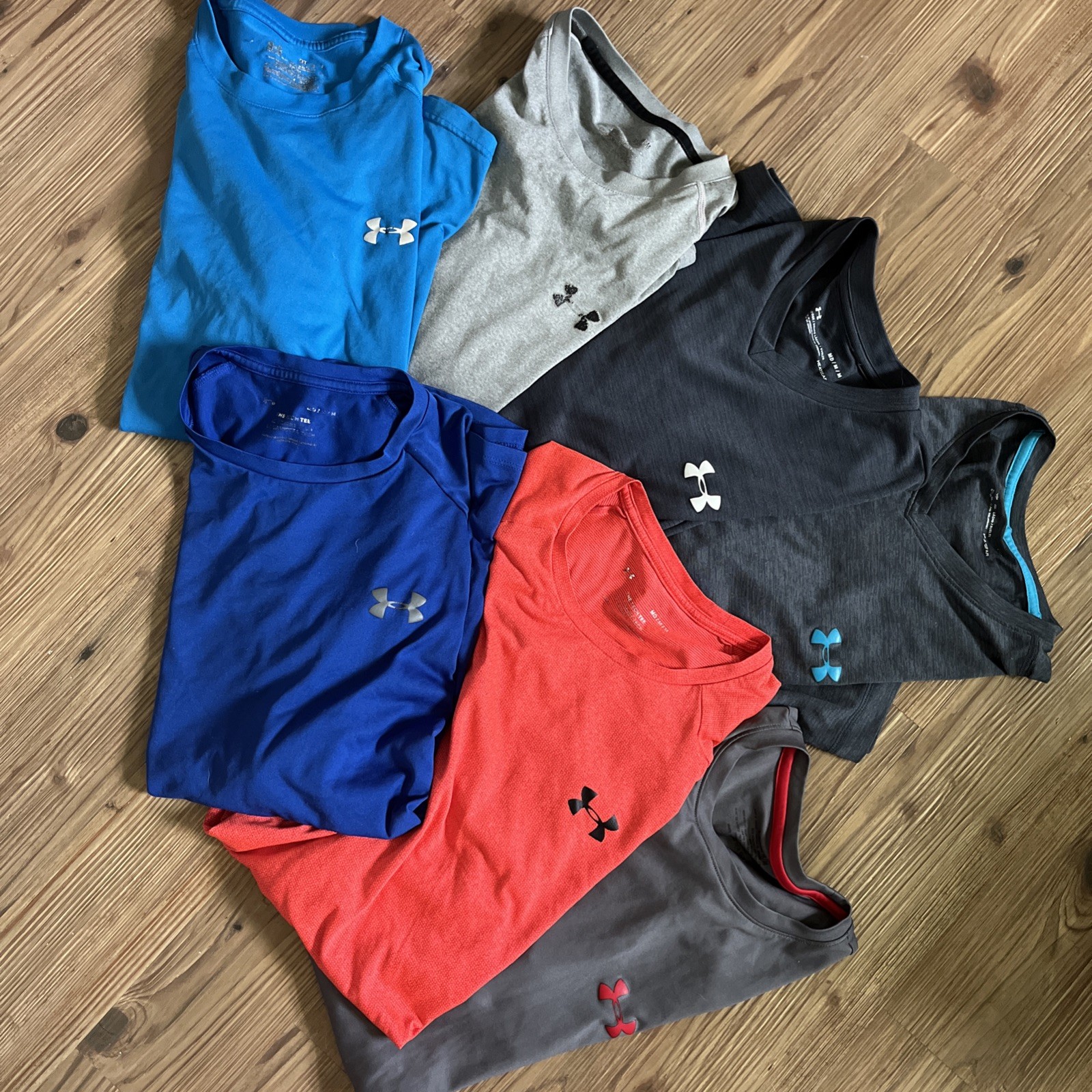 Set Of 7 Under Armour Tees In Various Colors Size Medium Good Condition