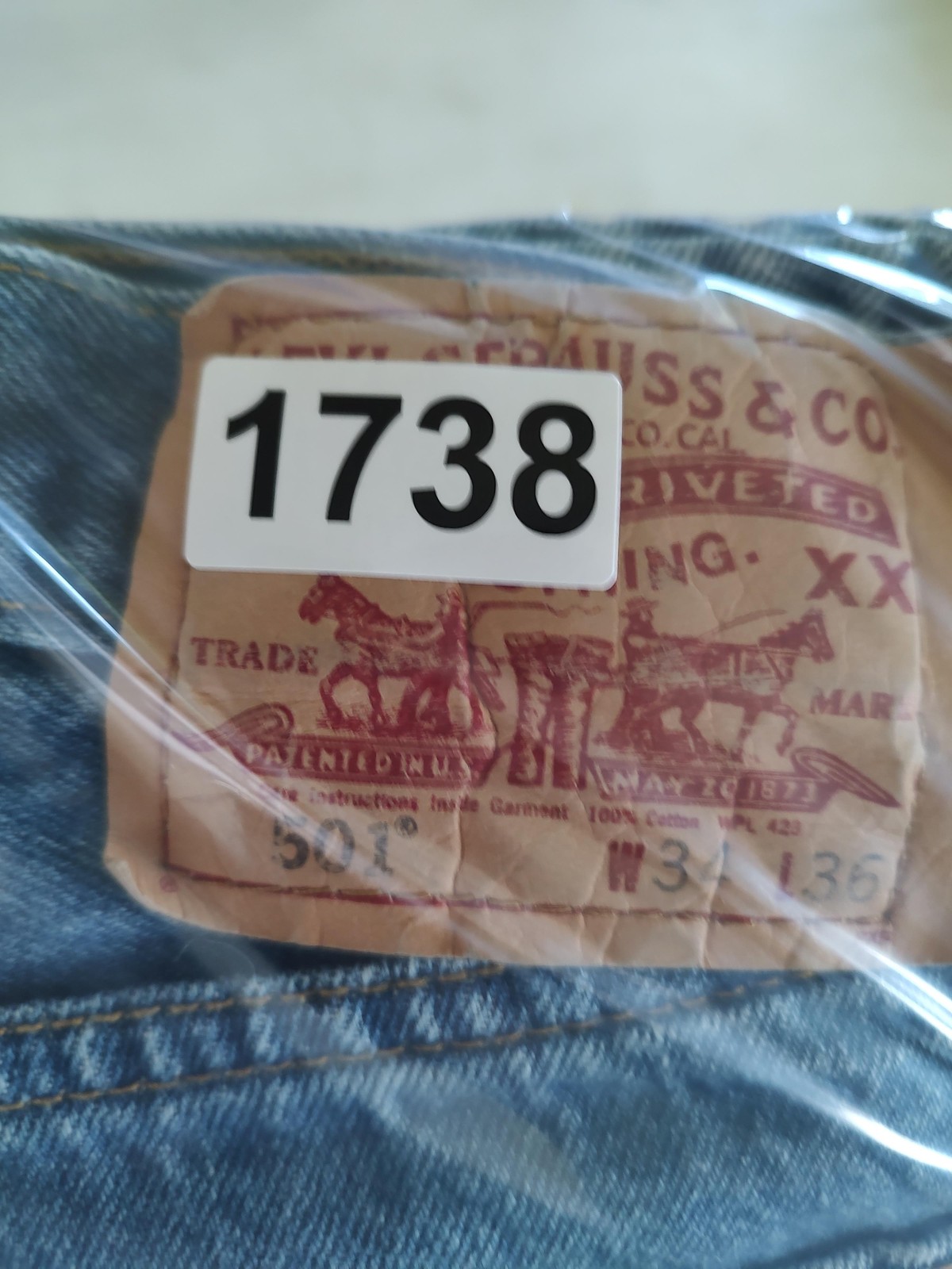 Levis 501 Jeans Mens 34×36 Blue Straight Leg Button Fly Denim Medium Wash