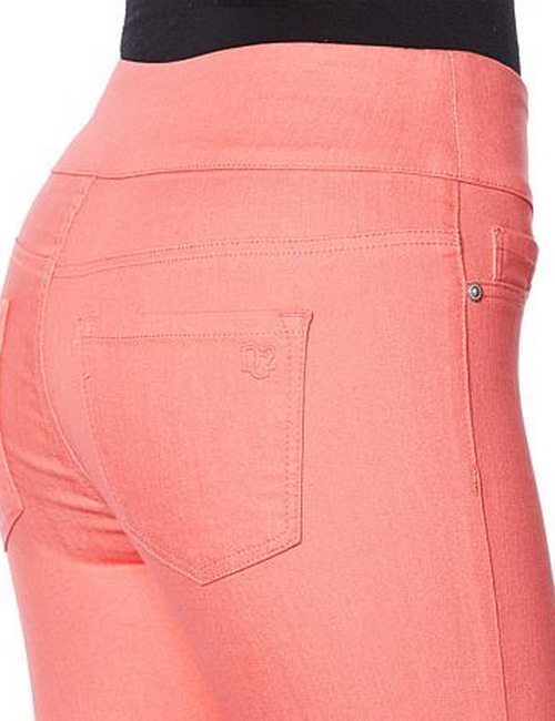 DG2 Diane Gilman Ivory Denim Classic Stretch Pull On Bermuda Shorts New
