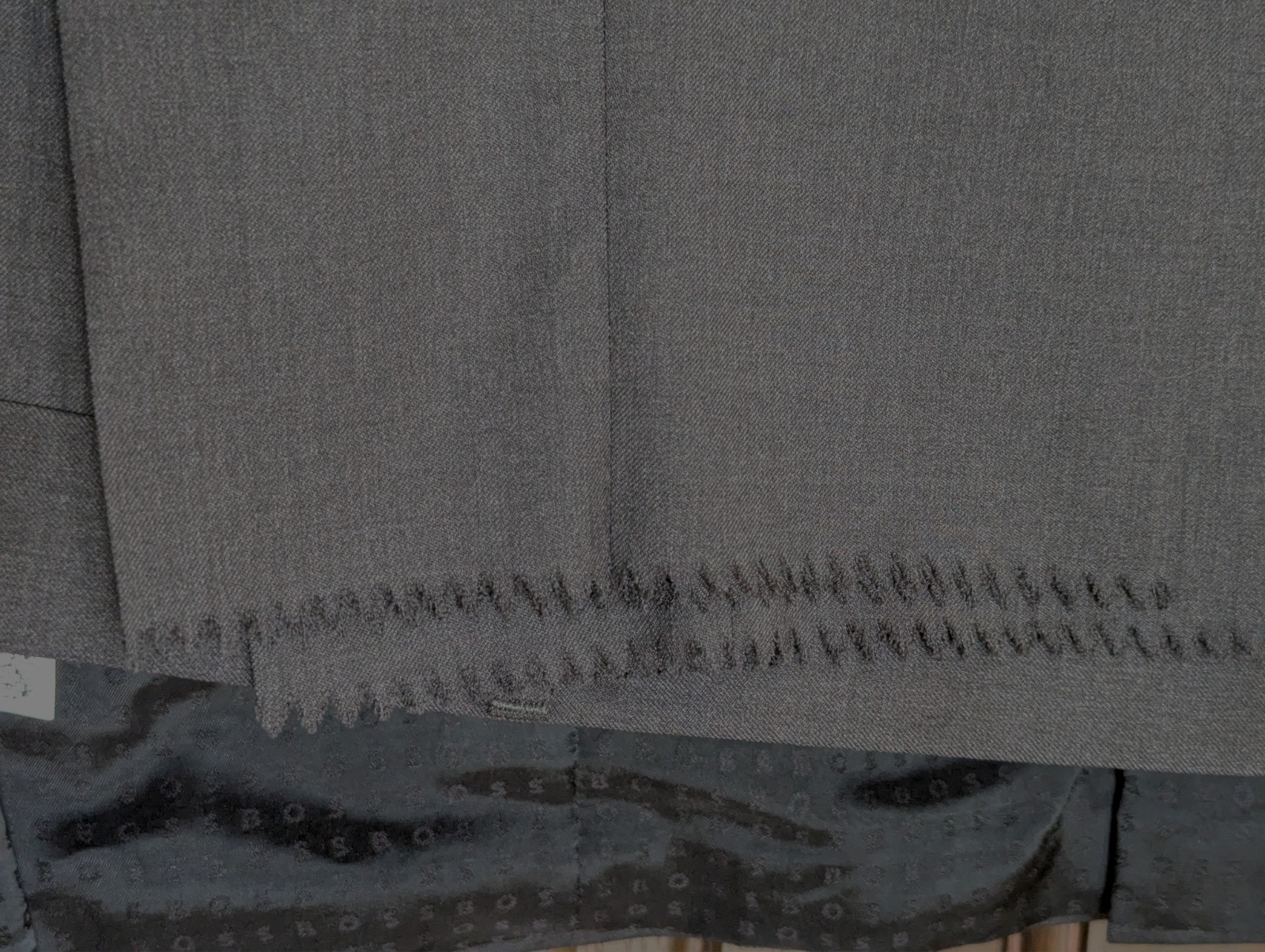 HUGO BOSS Huge 100% Virgin Wool Suit, Solid Dark Grey, Size 42 R NWOT