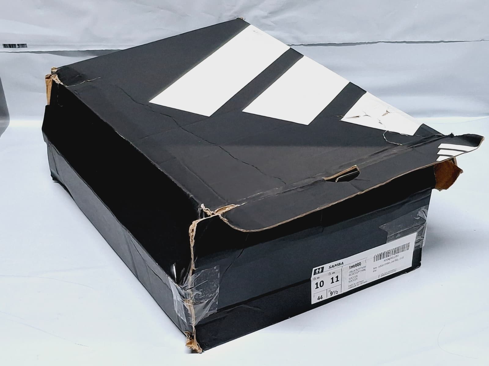 ADS-20 /Adidas Samba shoes, BLACK, size (10 US men-11US women) NEW/DAMAGED BOX