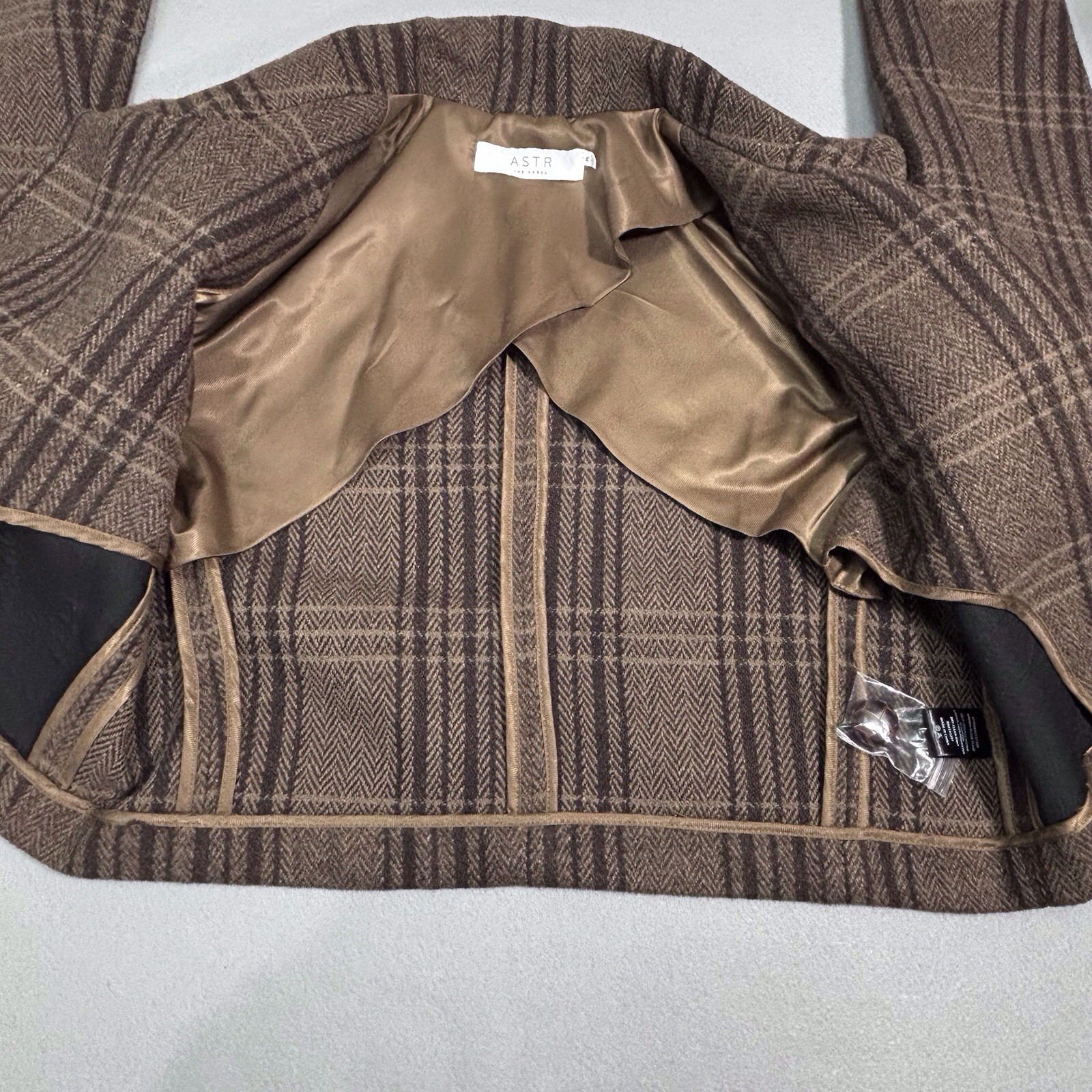 ASTR The Label Brina Cropped Blazer Women’s Medium Brown Black Herringbone Plaid
