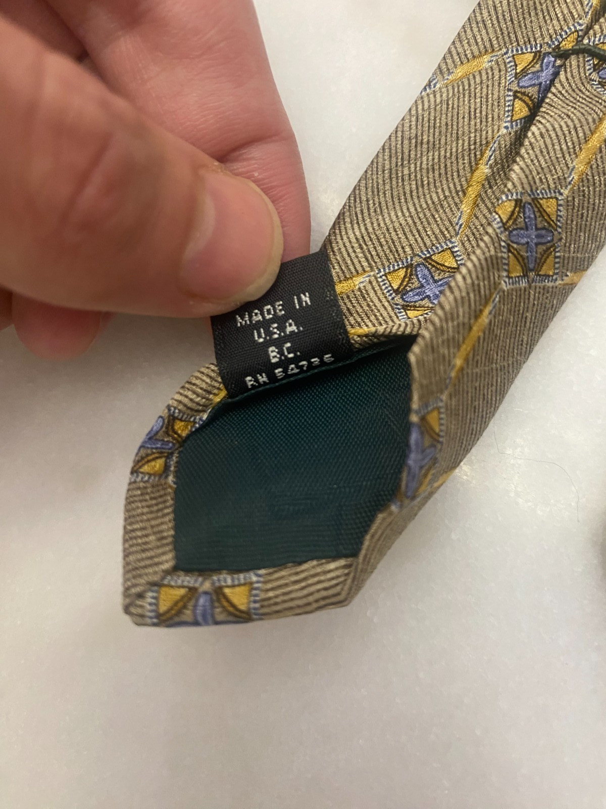 Tom James Corporate Image USA Silk Tie Beige Geometric Pattern Necktie 3.75”