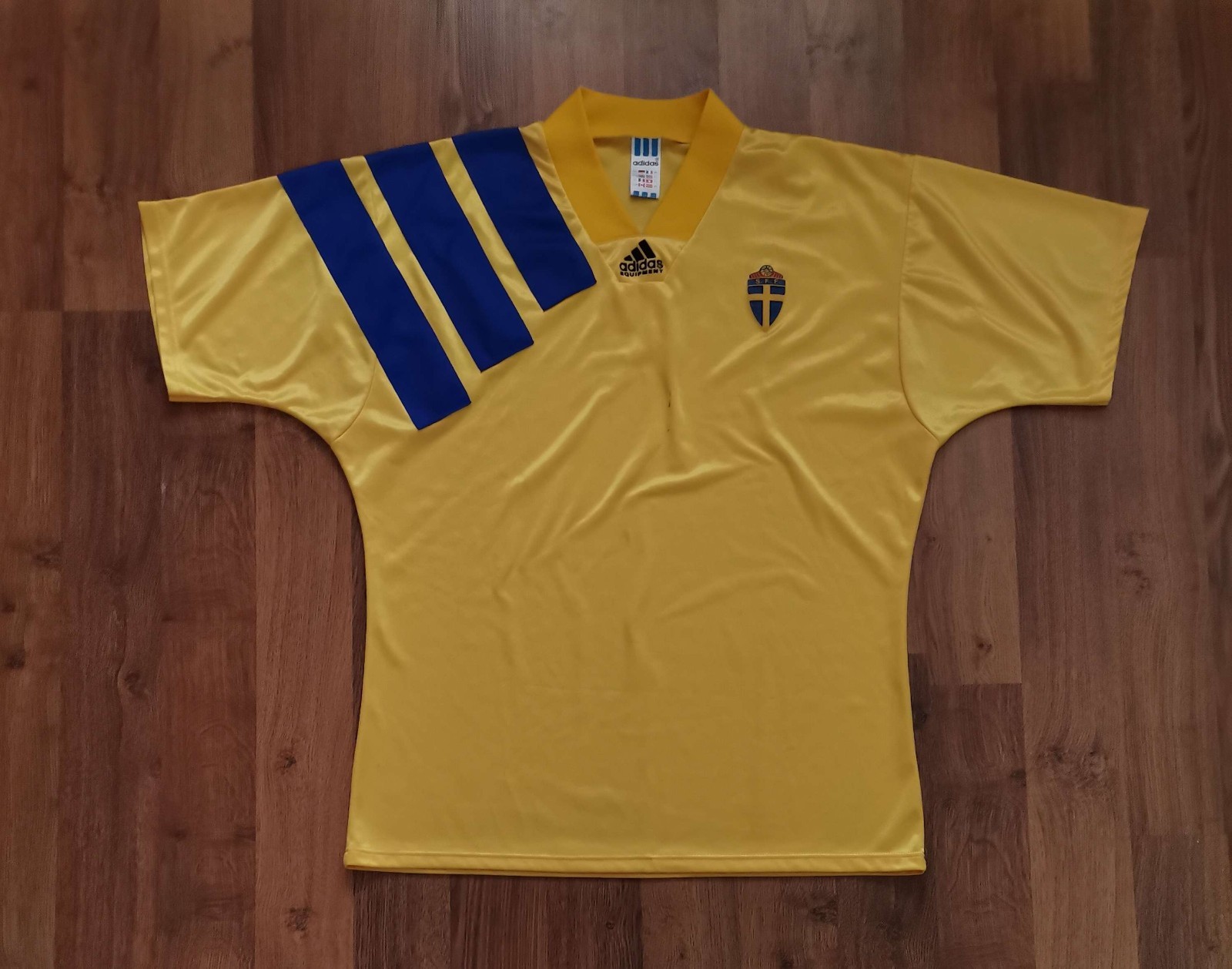 Vintage 90s Adidas Equipment Sweden Football Jersey Size XL Polyester Yellow