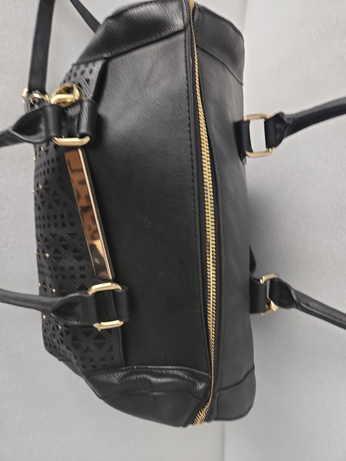 Apt. 9 Black Shoulder Bag Zipper Golden Accents Adjustable Strap Outer Pockets