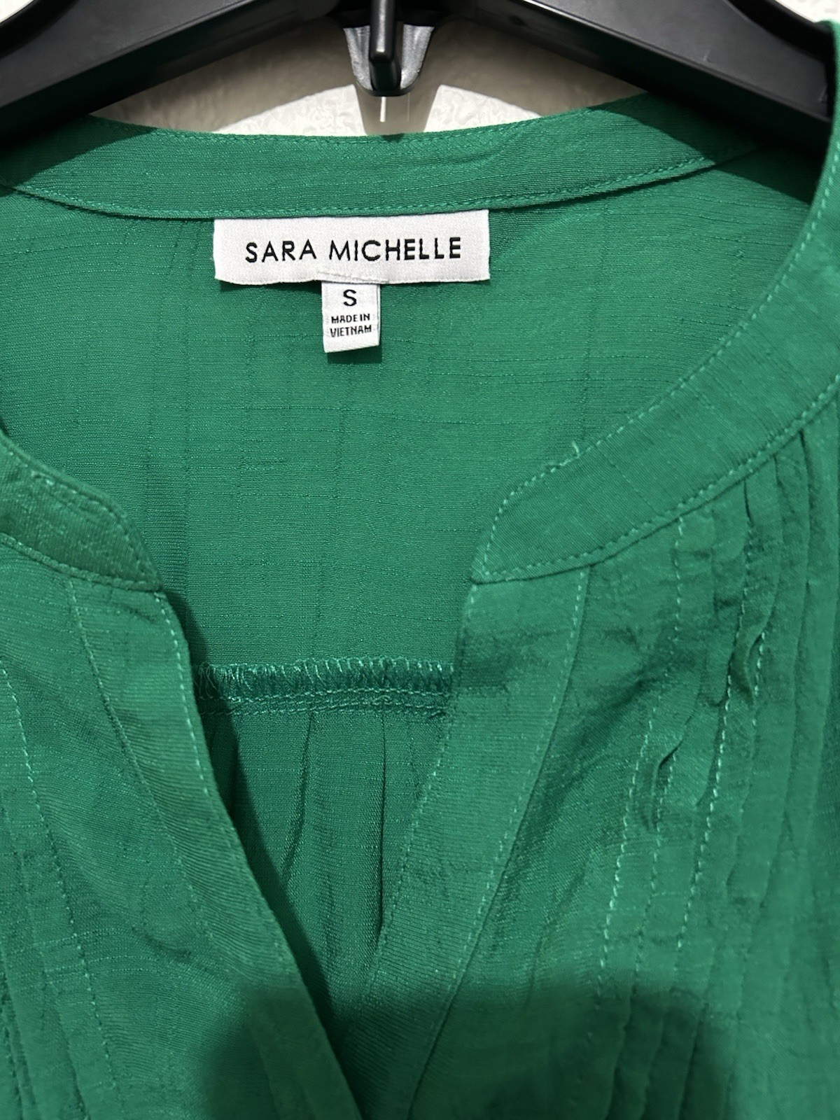 Sara Michelle Women’s S Green Solid Split Neck Pleated Button Front Blouse