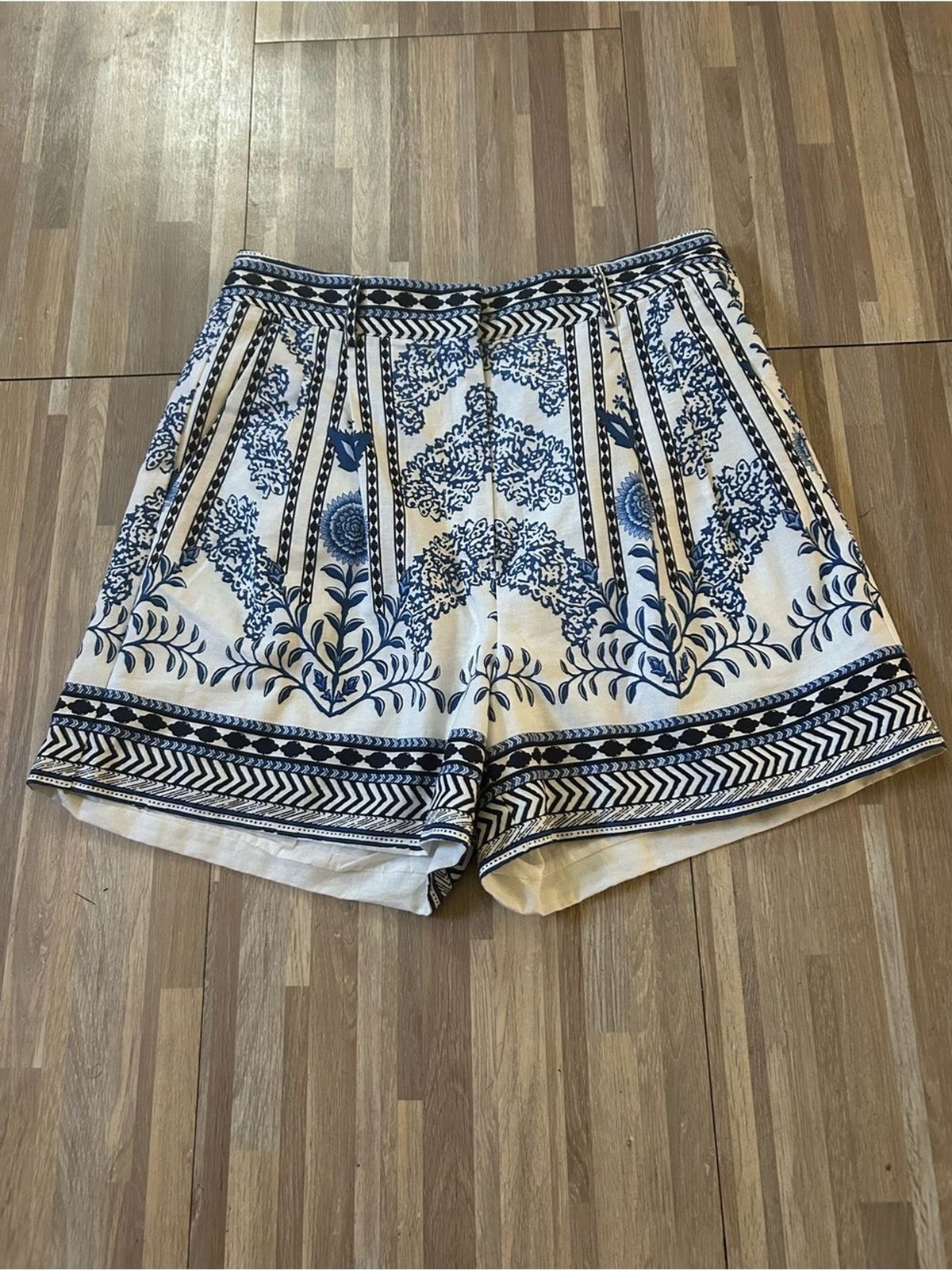 A Loves A Blue & White Floral Size 8 Linen/Cotton Blend High Rise Shorts Lined