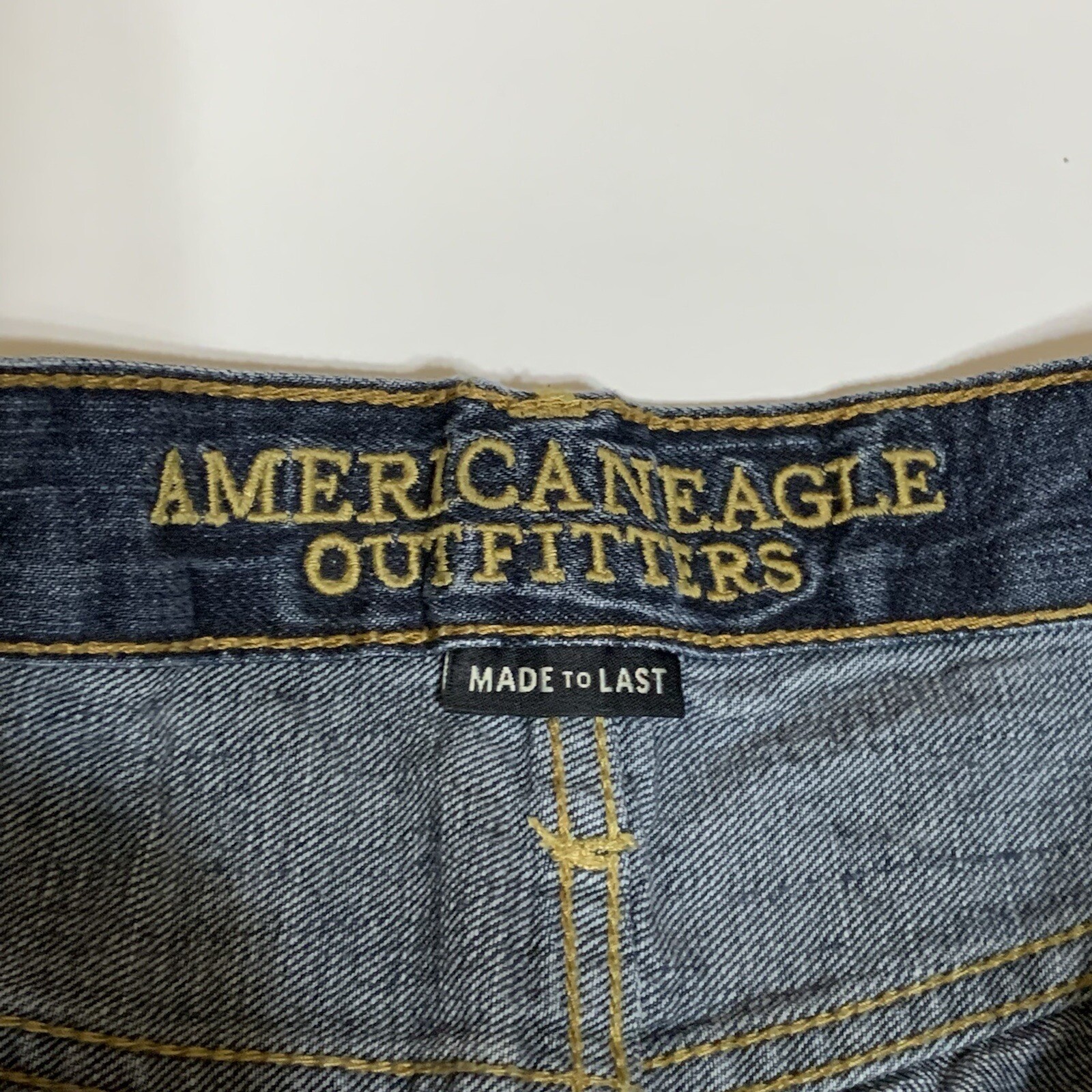 American Eagle Original Straight Jeans Mens Measures 30×29 Whiskers Fade Lines