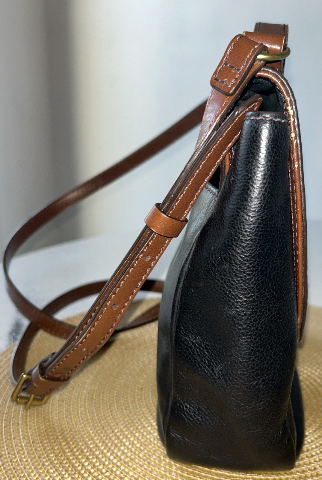 VTG Fossil Top Handle Turn Lock Crossbody Bag in Black 9”Hx10.25”Wx3.5”D