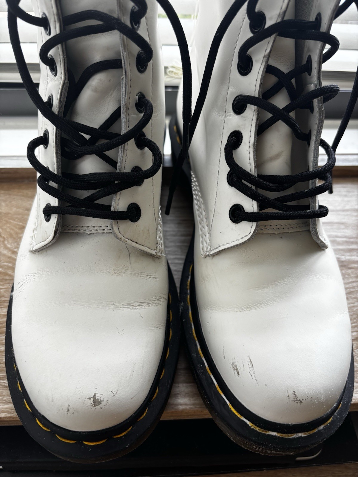 Dr. Martens 1460 White Leather Combat Ankle Boots Lace Up Womens US 8 EU 39