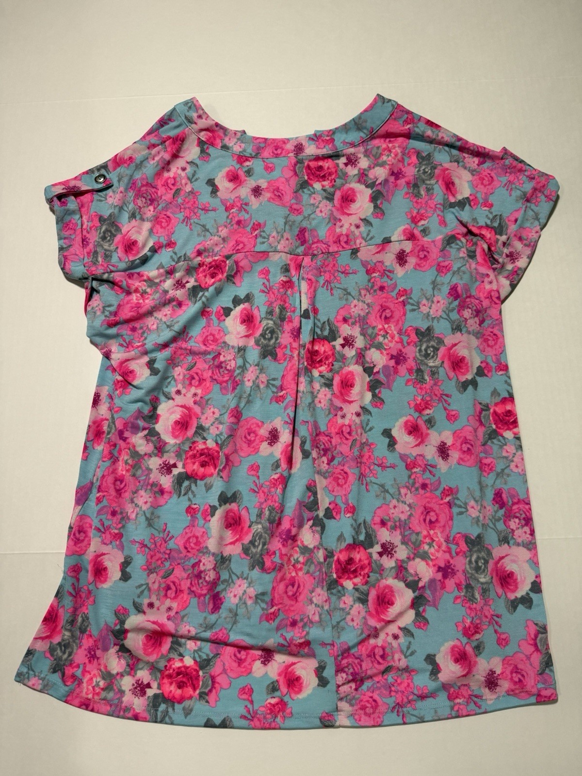 Dear Scarlett – Lizzy Floral Short Sleeve Blouse in Blue with Pink Roses