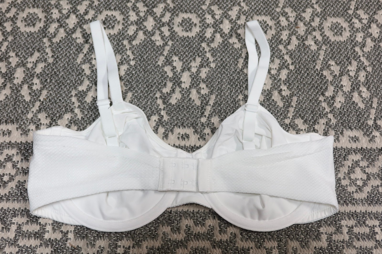 New Wacoal Wacoal Keep Your Cool Underwire Bra – Size 34D – White – # 855378