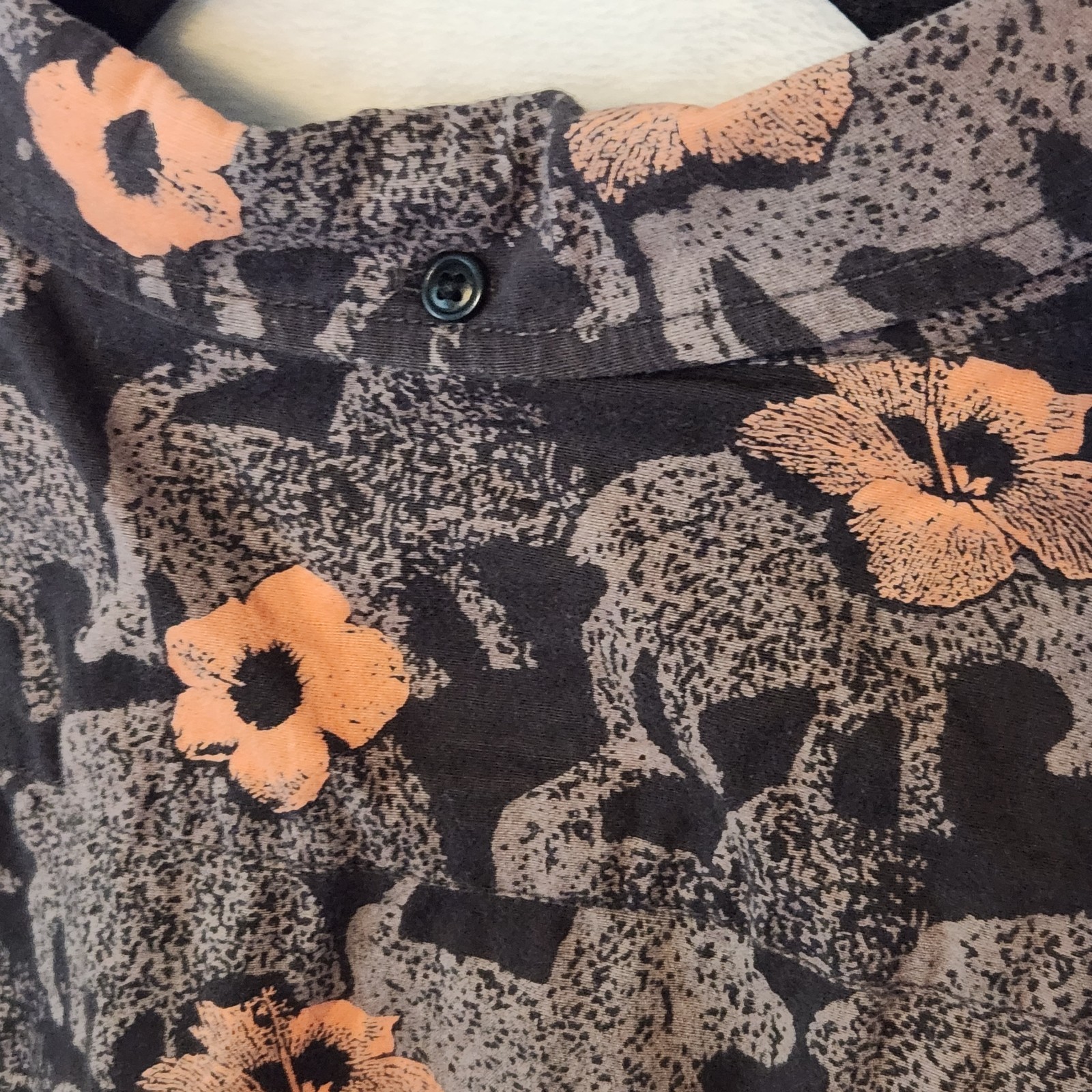 Quicksilver Men’s XL Modern Novelty Elephant Hibiscus Hawaiian Shirt Cotton