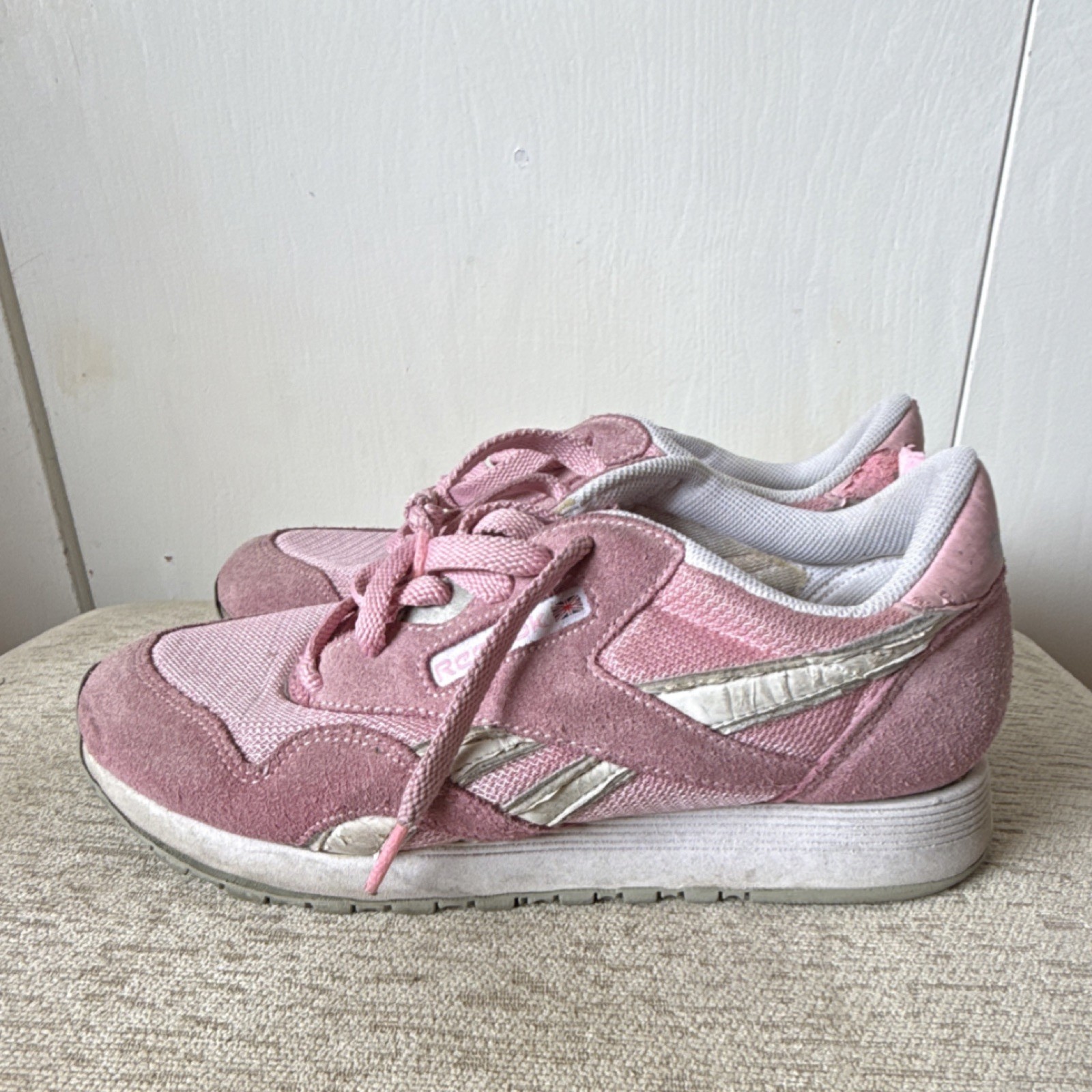 Reebok Girls Pink Athletic Shoes Breathable Lace Up Low Top Fabric Suede US 6.5