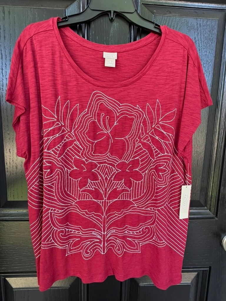 New $69 Chico’s Stitched Floral Knit SS Tee Top Deep Cherry Red 3 = XL 16 18 NWT