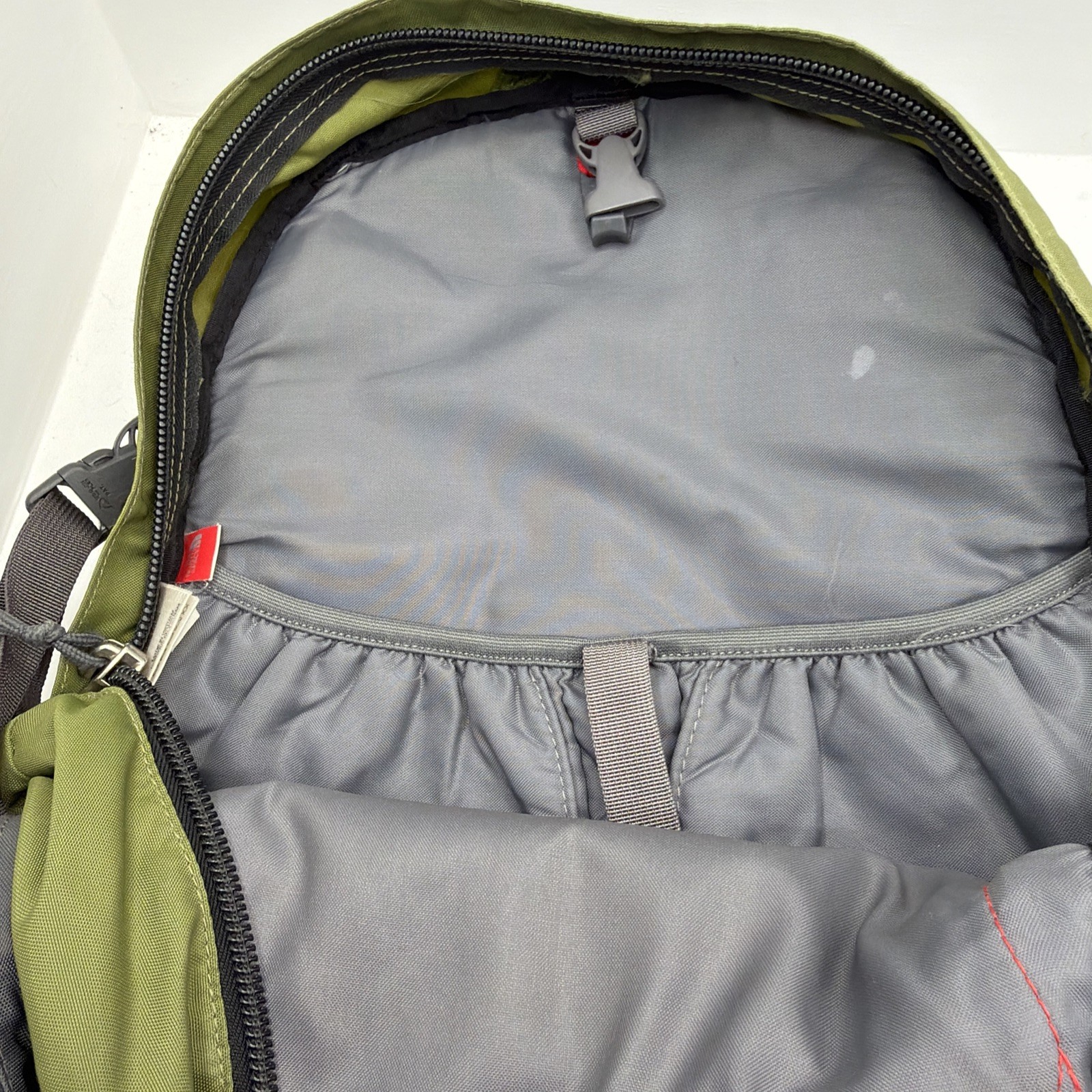 THE NORTH FACE RECON GREEN BACKPACK