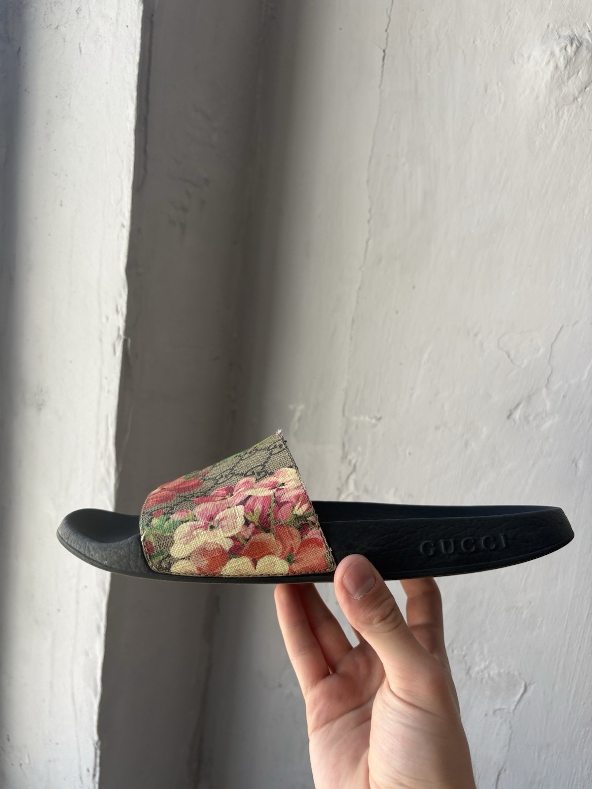 GUCCI GG SUPREME Flip Floops Monogram Floral Blooms Slide Sandals Womens Size 40