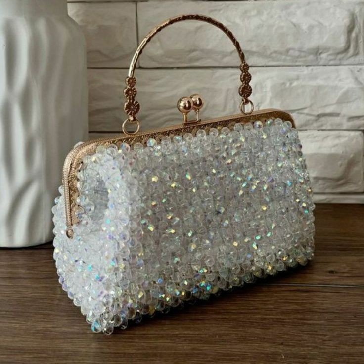 Handcrafted using premium crystal beads – Unique design, entirely handmade🎀