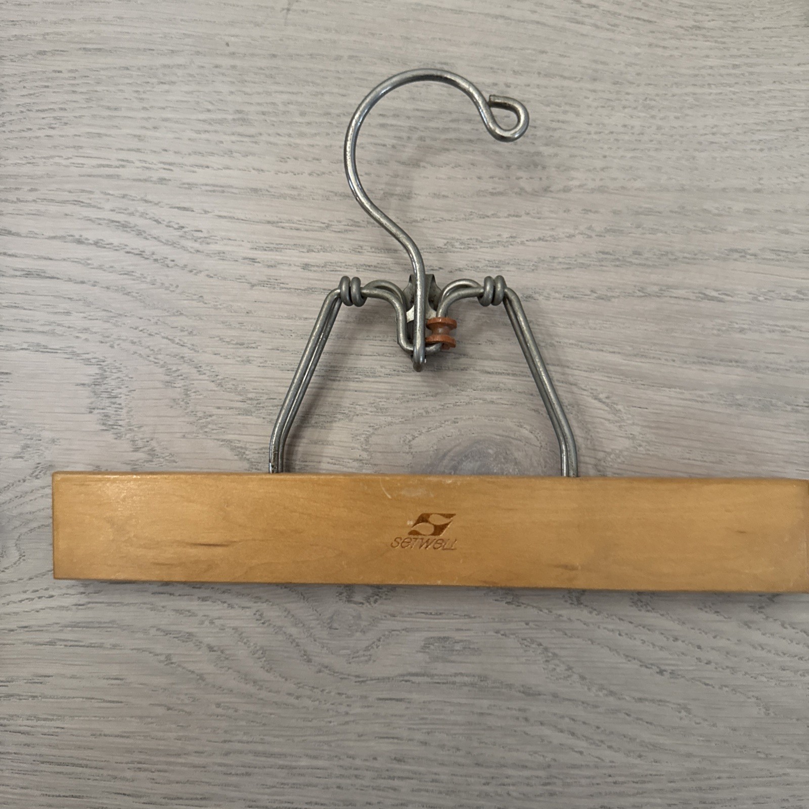 Setwell 10.25” Wooden/Metal Clamp-Style Slotted Pant Hanger Late 1950’s PO-VG++