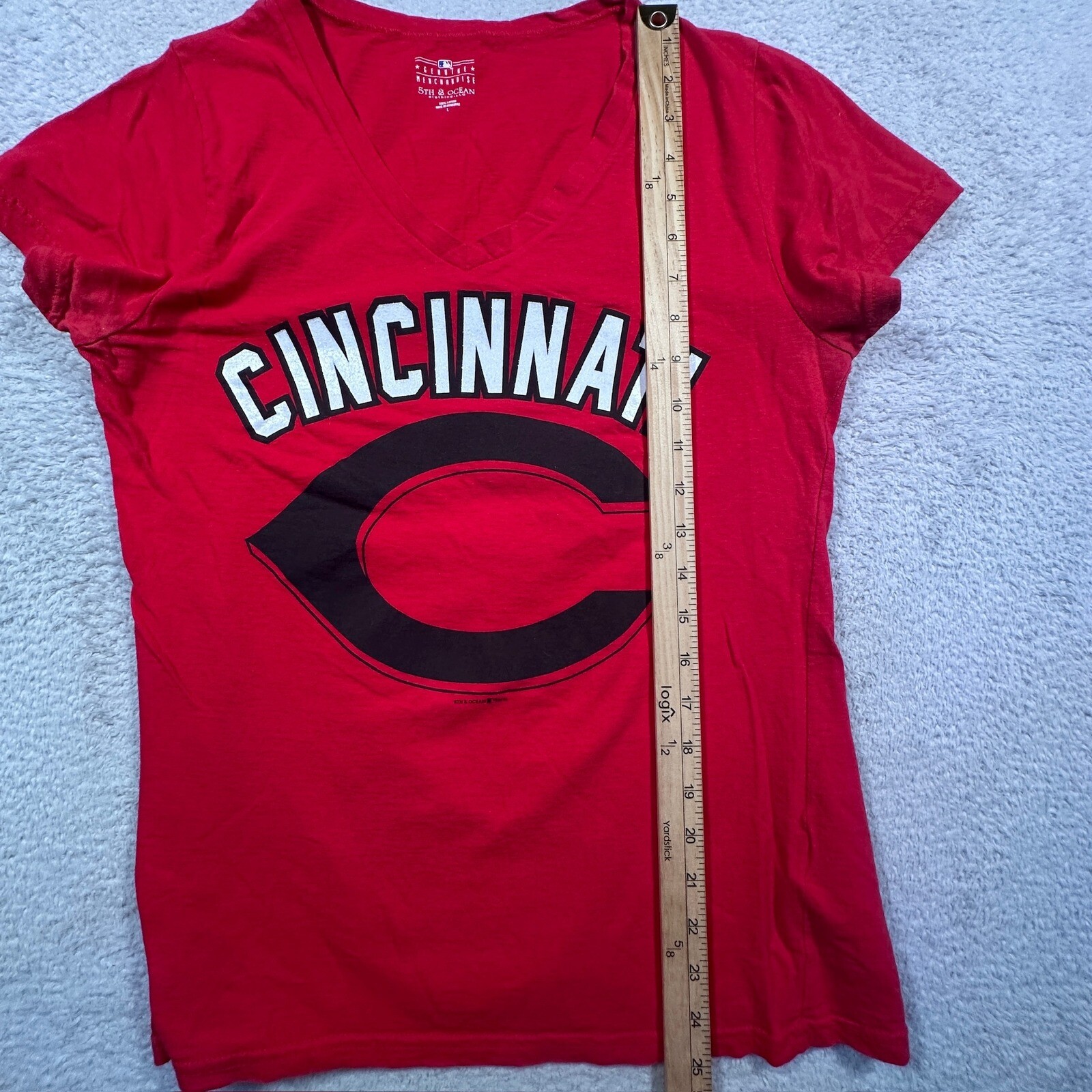 5th & Ocean Cincinnati Reds T-Shirt Women Large Red V-Neck MLB Graphic Tee