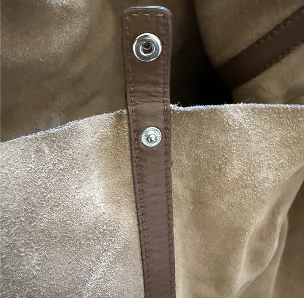 Michael Kors Large Brown Shoulder Bag Snap Closure Inner Pockets Logo Charm