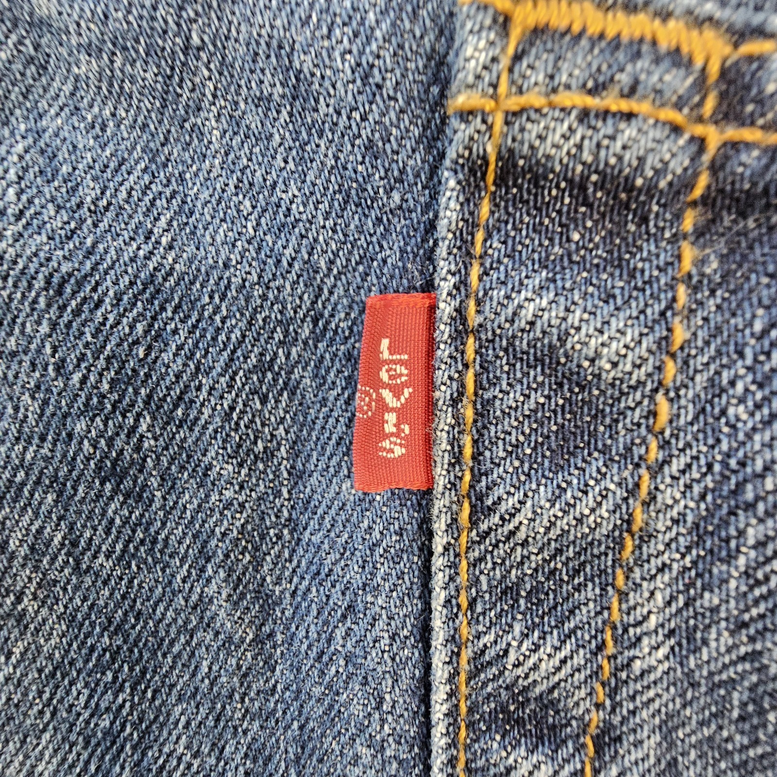 Vintage Levi’s 560 Jeans Mens 36×33 Comfort Fit Loose Tapered Dark Stonewash Y2K