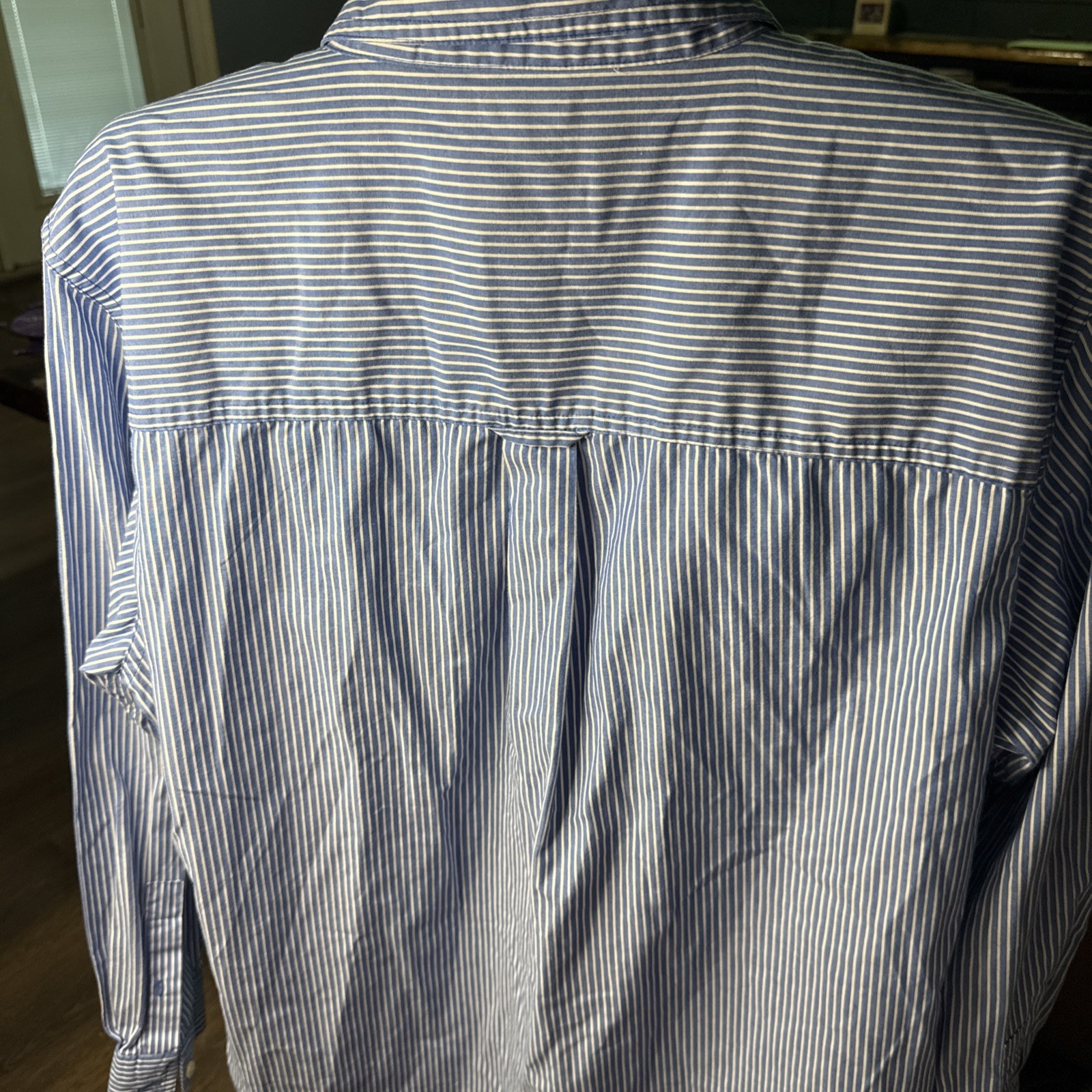 Chaps Men’s L Blue White Striped Button Down Long Sleeve Easy Care Shirt