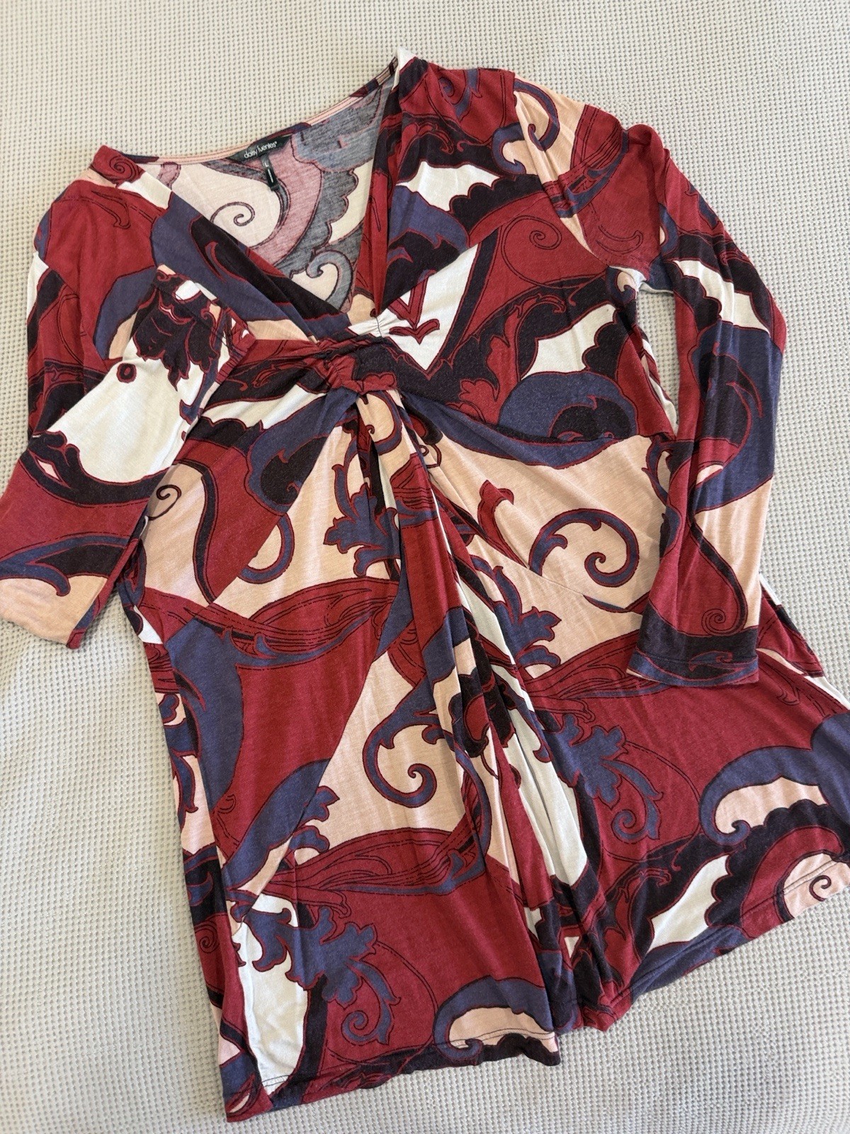 Daisy Fuentes Burgundy, Pink Red Printed Top Pattern, Long Sleeve Size Large ￼