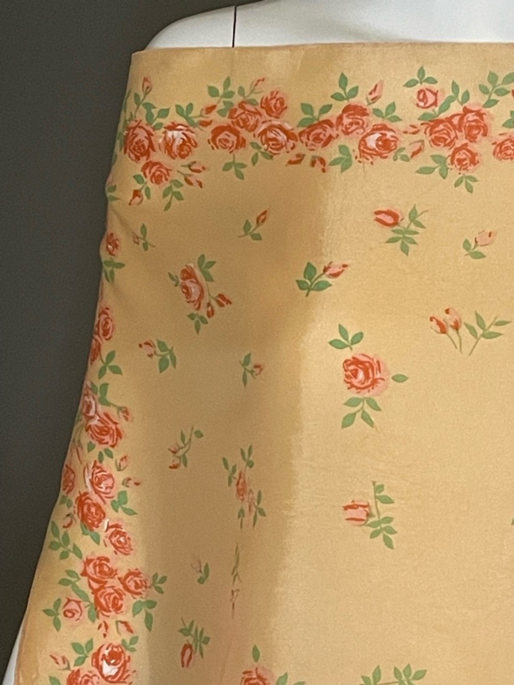 Vintage Tangerine Rose Print Scarf 23 In Excellent Condition