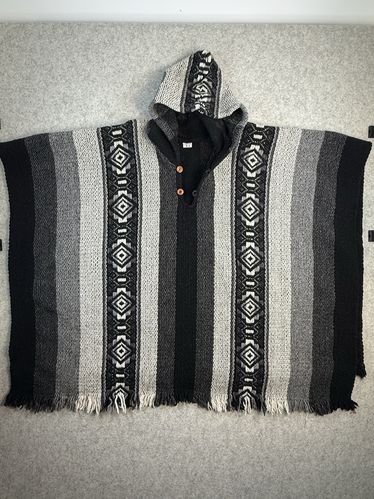 Tejidos Caymi Ecuador 100% Wool Hooded Poncho Fringe Aztec Geometric Gray Black