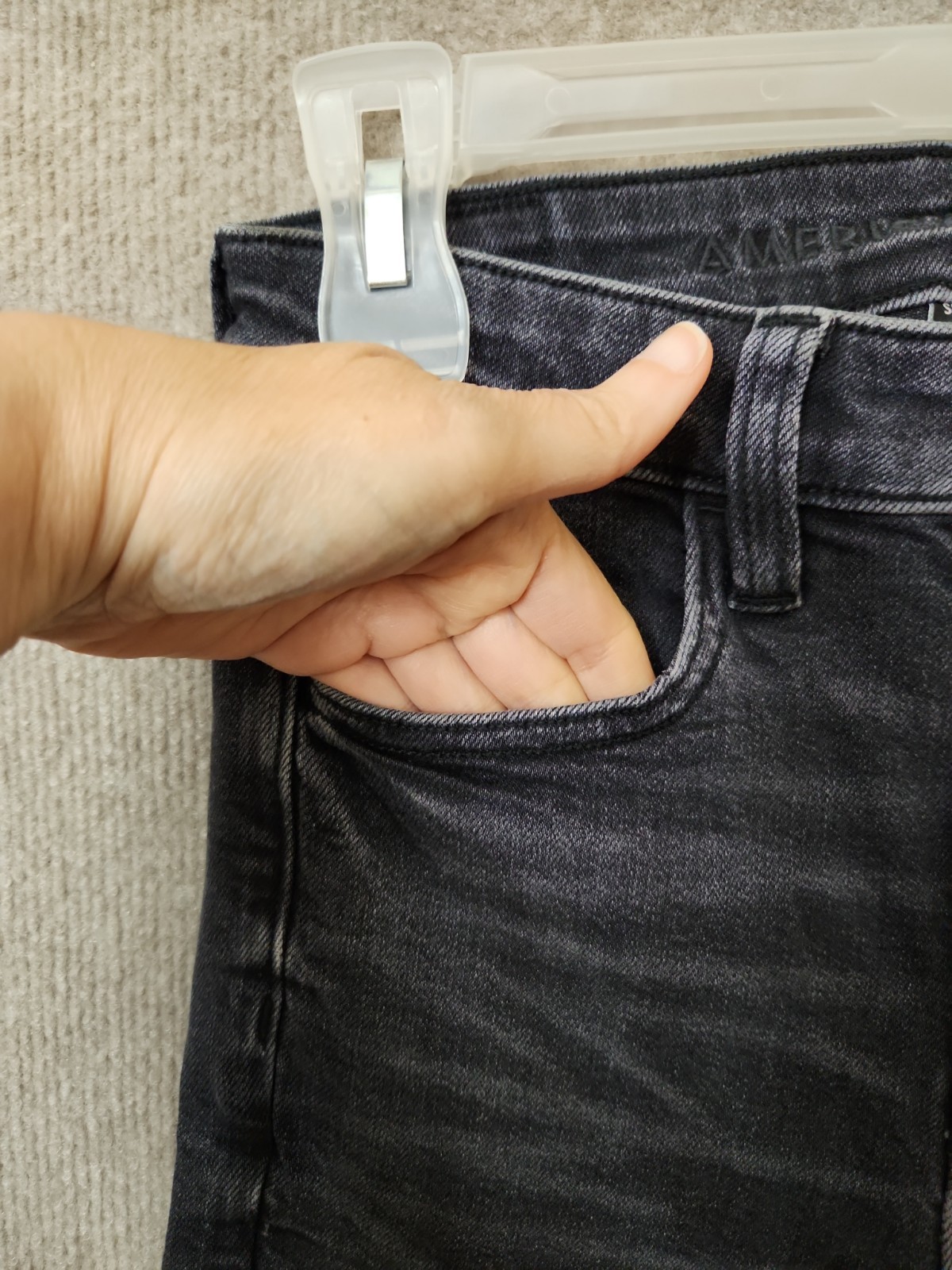 American Eagle Super Stretch Jegging Jeans Womens 2 Black Wash Raw Hem NEW