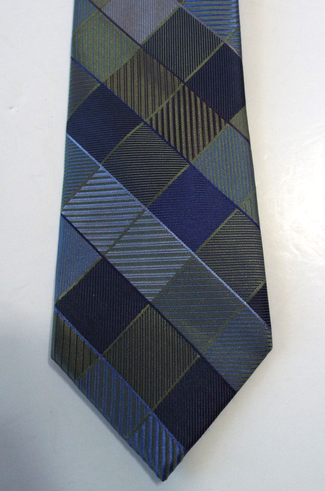Axcess Men’s Necktie 3.25 inches wide 100% Silk NEW