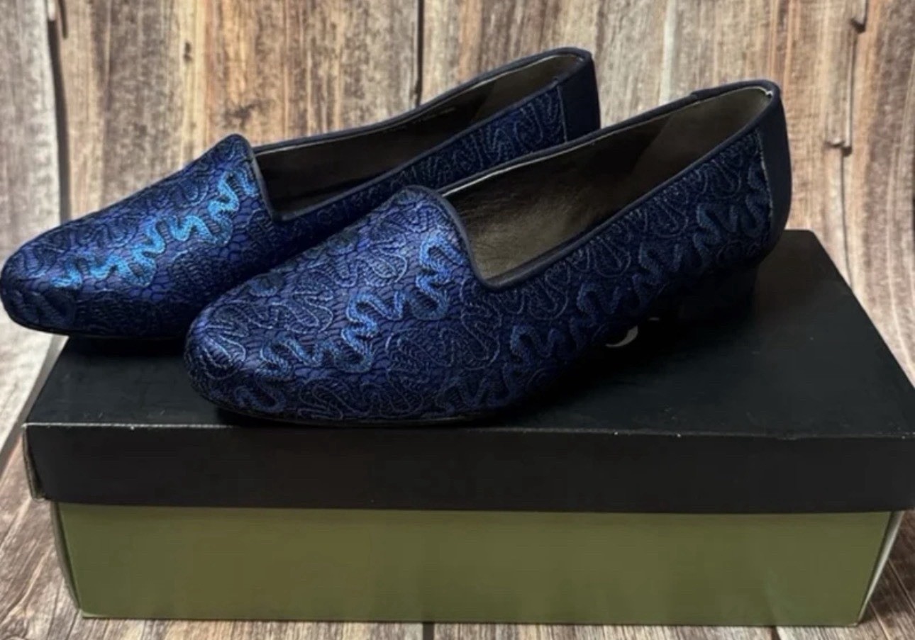 Never Worn Trotters French Blue Patterned Loafers Size 6.5W Item #PHK6953