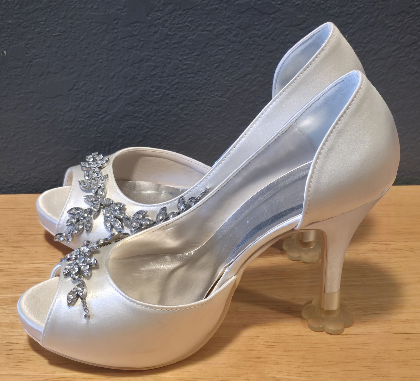 Elegant Park Satin Wedding Shoes For Bride Size 7 Ivory Crystal Vine