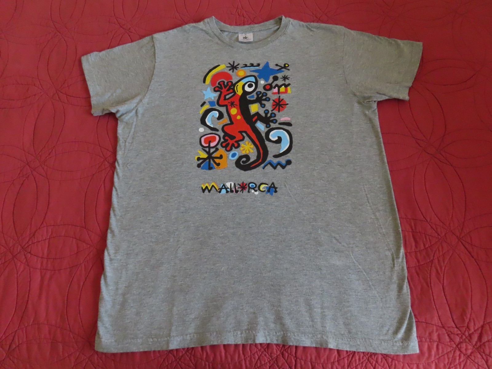 Mallorca Spain T Shirt by B&C Collection with Colorful Happy Lizard Size Medium