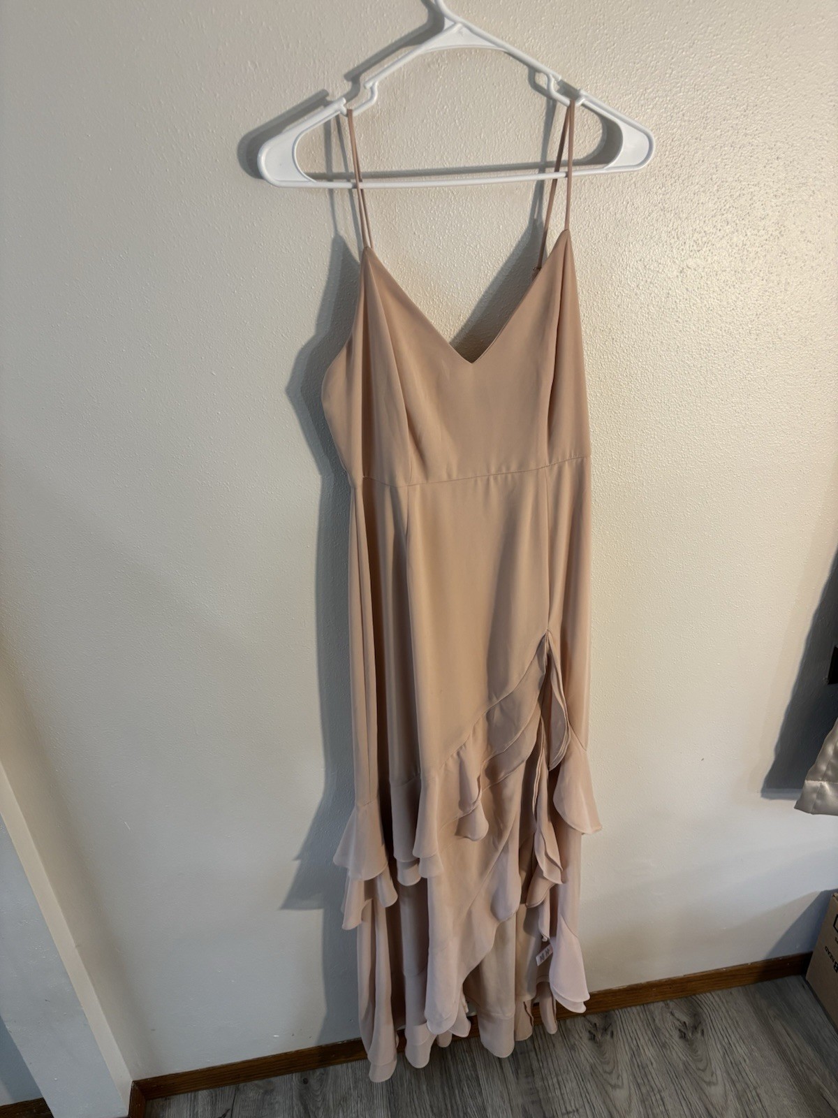 Lulus Women’s Beige V-Neck Chiffon Ruffle Maxi Dress Polyester Size M E-7